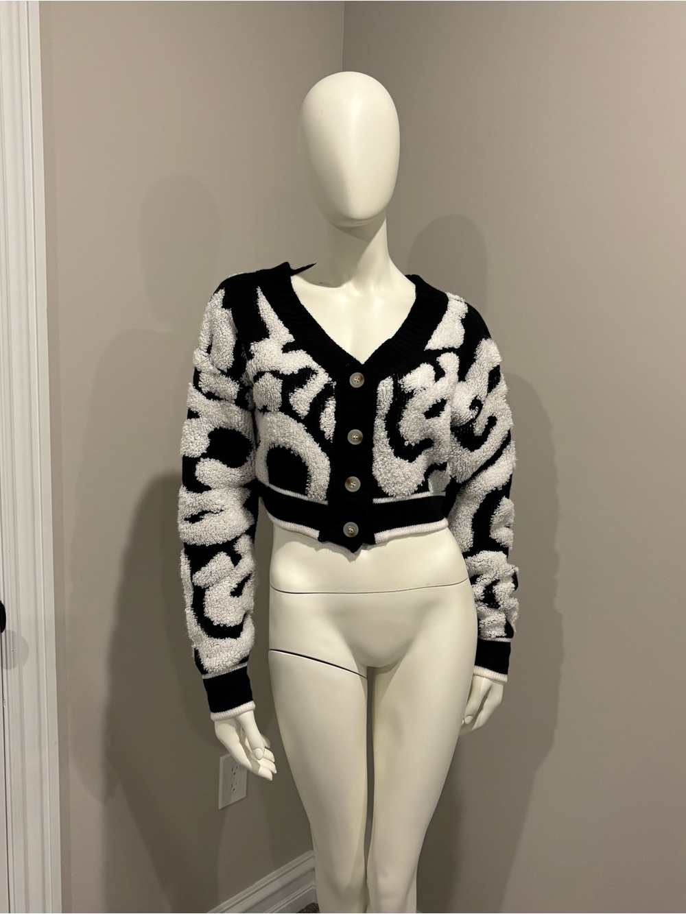 Black & White Patterned V-Neck Cropped Cozy Sweater
